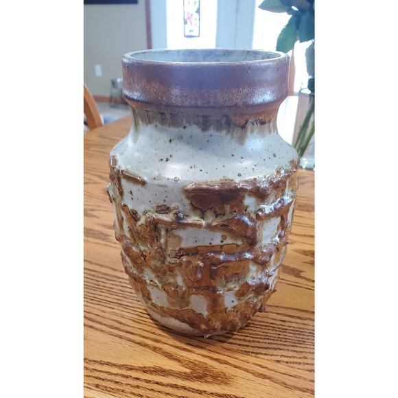 Vintage Beautiful Mid-century Lava glazed Vase - Picture 2 of 7